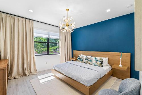 University House | Newly Renovated Tampa Townhouse Prime Location