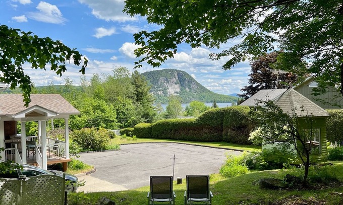 Coaticook House | Newly renovated villa with magnificent views, spa & beach