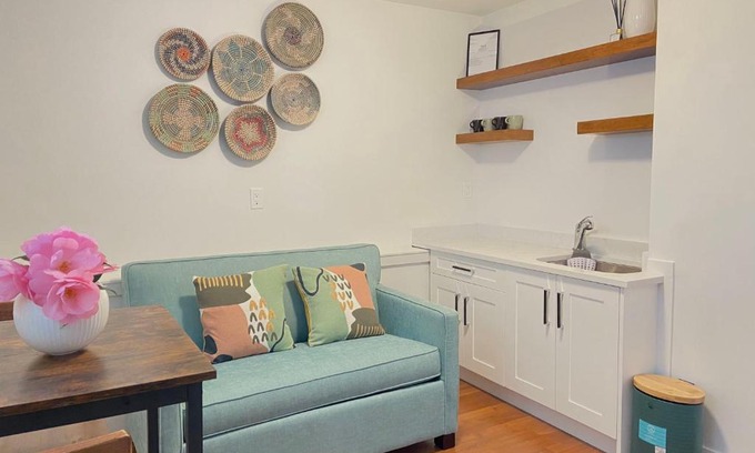 Knight House | Newly Renovated Walkout Basement in Vancouver with Separate Entrance