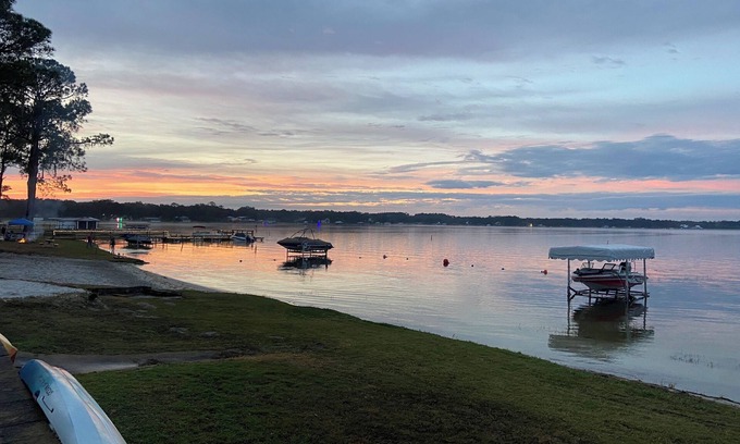 Summerfield House | Newly Updated Townhome Close to Villages on Lake Weir