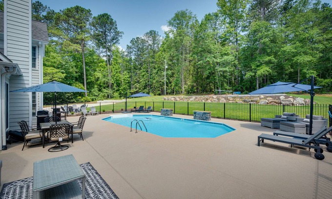 Newnan House | Newnan Vacation Rental w/Pool & Pickleball Court!
