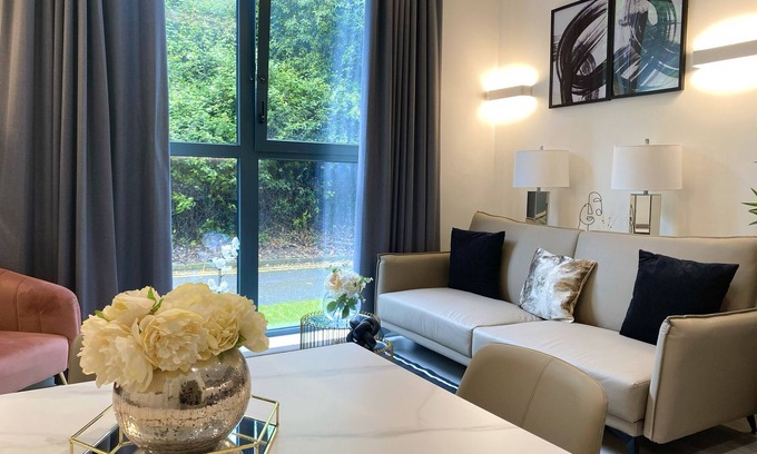 Great Linford Apartment | Newpointe Luxury Serviced Apartment at the Atrium