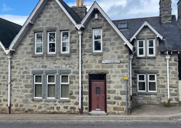 Lairg Apartment | Newsagents Flat