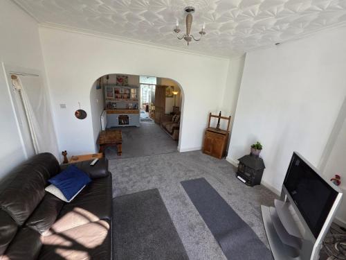 Newton Apartment | NEWTON HEATH APARTMENT -750mtrs to beach - Spacious ground floor - Sleeps 6