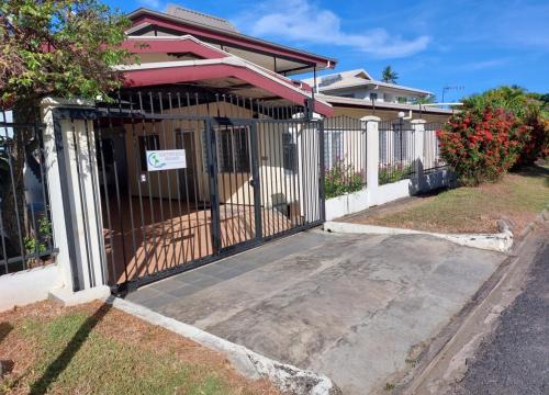 Wailoloa Bed & Breakfast | Newtown Beach Bed and Bath