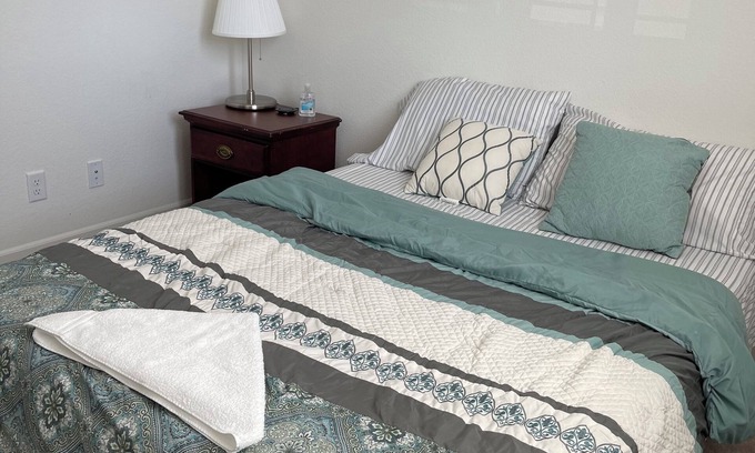 Roseville Apartment | Next gen Furnished place in Roseville one bath, 1 bed