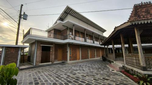Mungkid House | Nez's Guesthouse Syariah