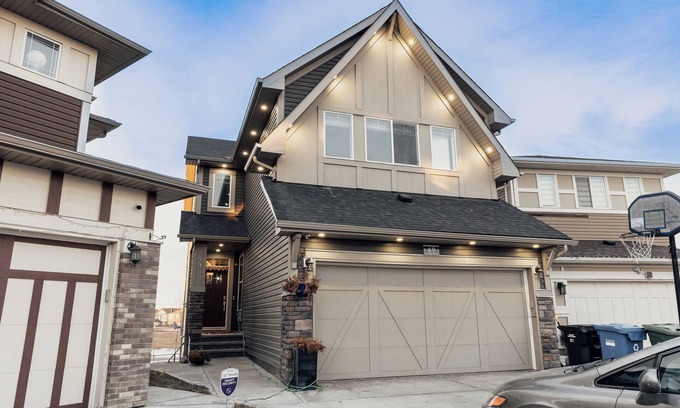 Calgary House | nFamily-Sized 4 Br Home Close to Banff National Parkn10 mins to Calgary airportn