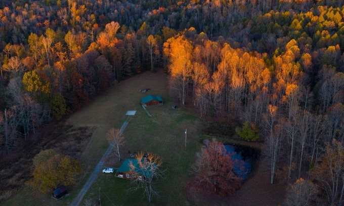 Hico Cabin | nFern Creek Cabins @ New River Gorge, Secluded, White Water, Hiking, Hot Tub.
