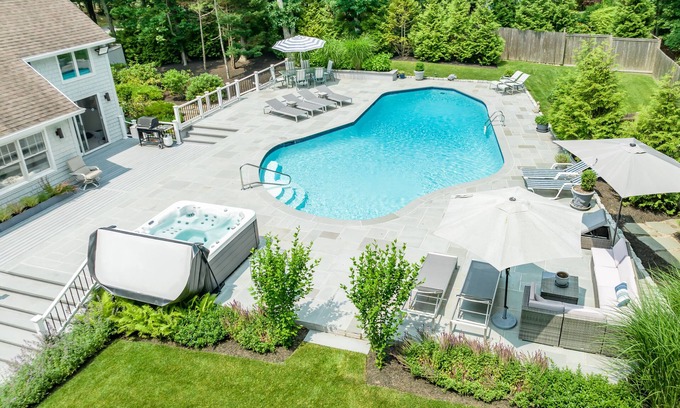 North Sea House | nGorgeous Southampton Home- Pool, Spa, Putting Green, Walk to Beach & Tennis/PB
