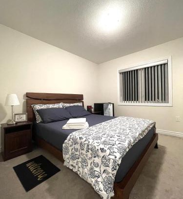 Thorold House | Niagara Falls BNB 15 mins away from Falls