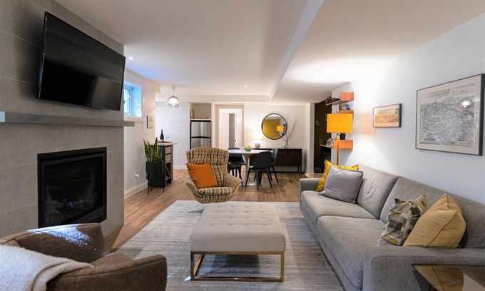 St. Catharines Bed & Breakfast | Niagara Getaway up to 4 with Breakfast!
