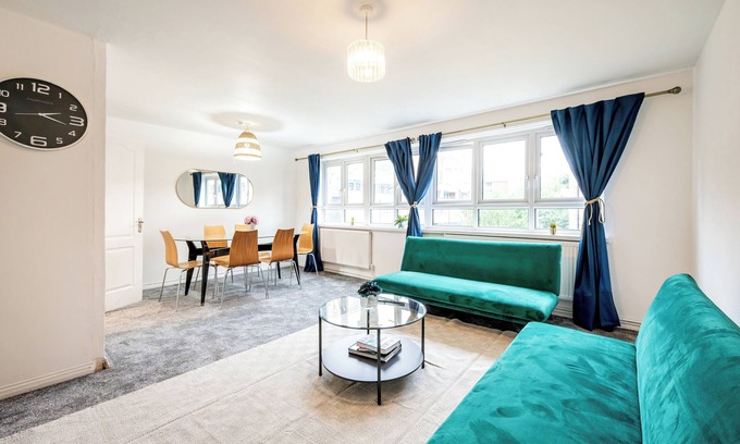 West Kensington Apartment | Nice 2-bed flat near earls court