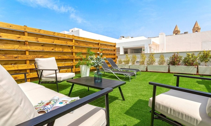 Old Town Apartment | Nice 3 BD apartment with terrace in Cadiz center. San Antonio II