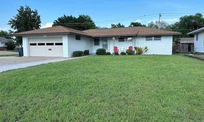 Enid House | Nice 3 Bedroom, 1.5 bathroom Chickasaw House