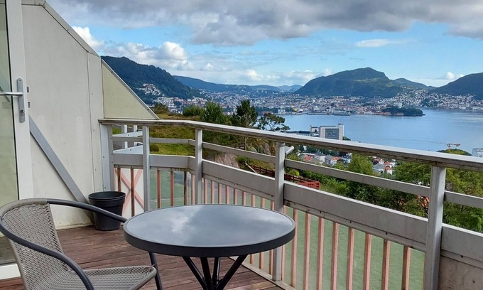 Bergenhus Apartment | Nice 3-bedroom apartment in Bergen