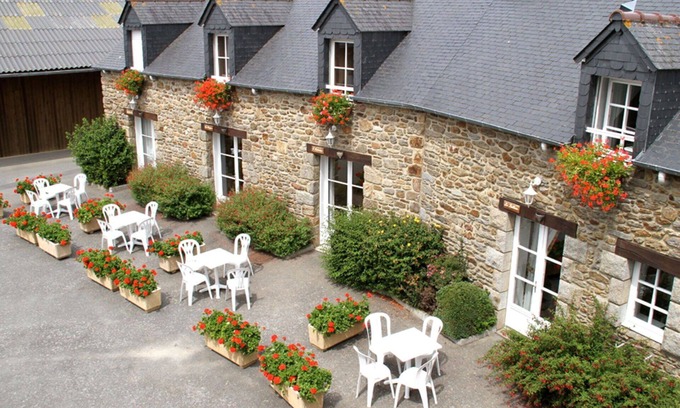 Saint-Jouan-des-Guerets Apartment | Nice apartment for 4 guests with WIFI, pool, TV, terrace and parking