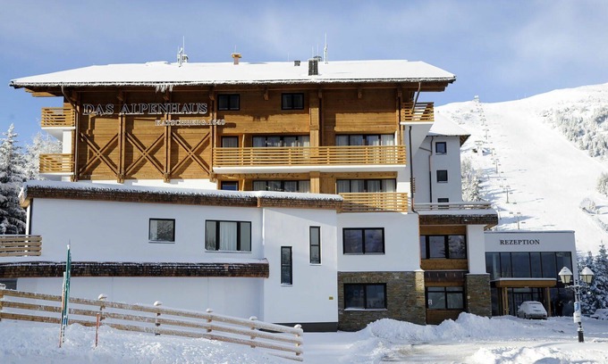 Katschberg Apartment | Nice apartment for 4 people with WIFI, pool, TV, balcony, pets allowed and panoramic view