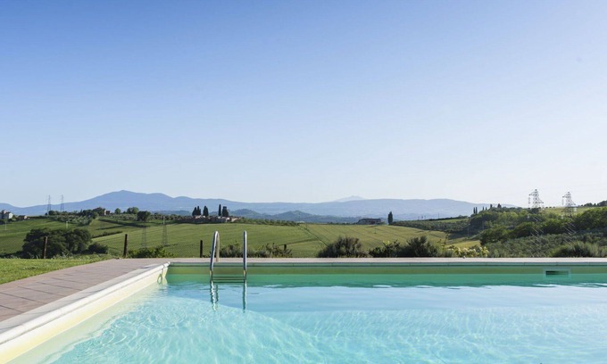 Castiglione del Lago House | Nice apartment in villa with A/C, hot tub, WIFI, pool, TV, patio, pets allowed and parking