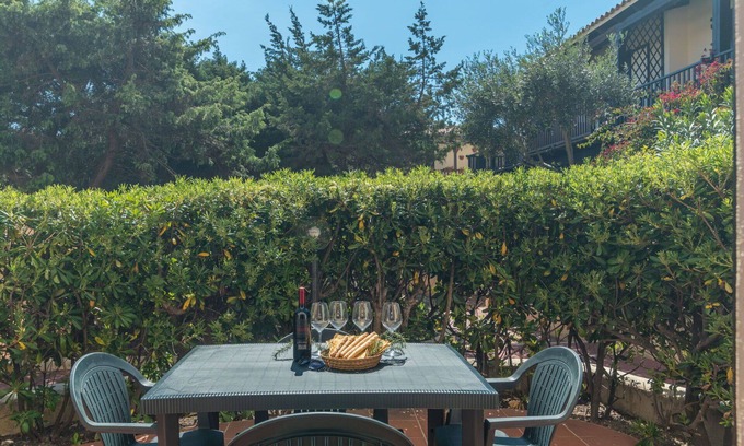 Capo Testa Apartment | Nice apartment for 4 people with A/C, TV, terrace, pets allowed and parking
