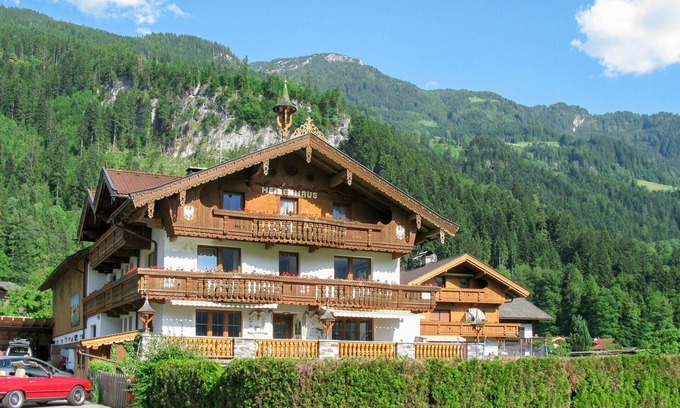 Ramsau im Zillertal Apartment | Nice apartment for 6 guests with WIFI, TV and patio