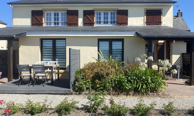 Barneville-Carteret House | Nice apartment in villa for 4 guests with WIFI, TV, terrace, panoramic view and parking