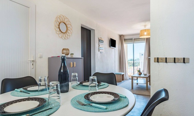 Canet-en-Roussillon Apartment | Nice apartment for 4 guests with WIFI, A/C, TV, balcony and pets allowed