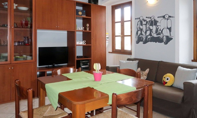 Intra Apartment | Nice apartment for 4 people with WIFI, TV and pets allowed