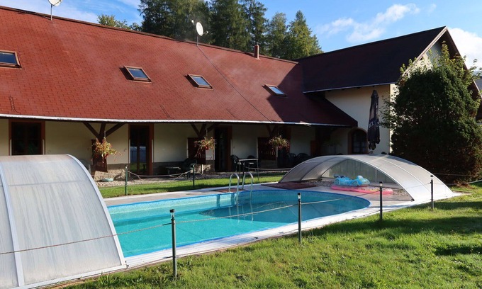 Desna Apartment | Nice apartment for 4 guests with WIFI, pool, TV and patio
