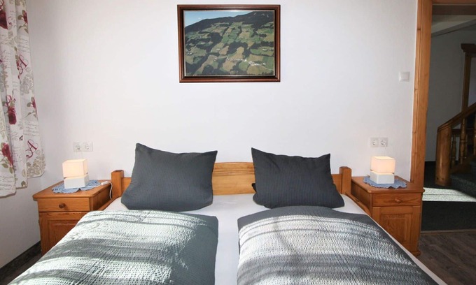 Holdernach Villa | Nice apartment in villa for 5 guests with WIFI, TV, balcony, pets allowed and parking