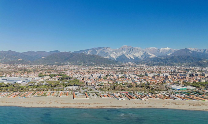 Marina di Carrara Apartment | Nice apartment for 2 people with WIFI, TV, terrace and parking