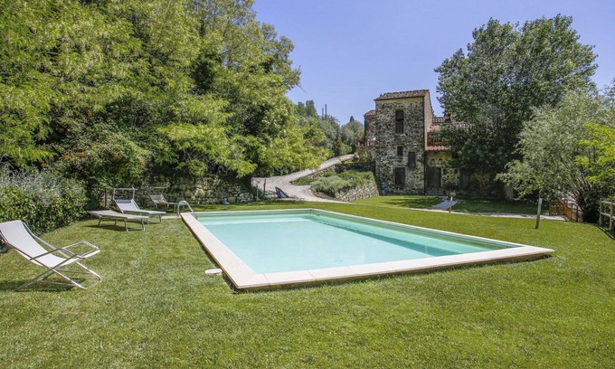 Sesto Fiorentino Villa | Nice apartment in villa for 3 guests with pool, WIFI, TV, patio, pets allowed and parking