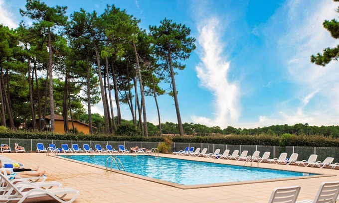 Vieux-Boucau-les-Bains Apartment | Nice apartment for 6 guests with pool, WIFI, TV, terrace and pets allowed