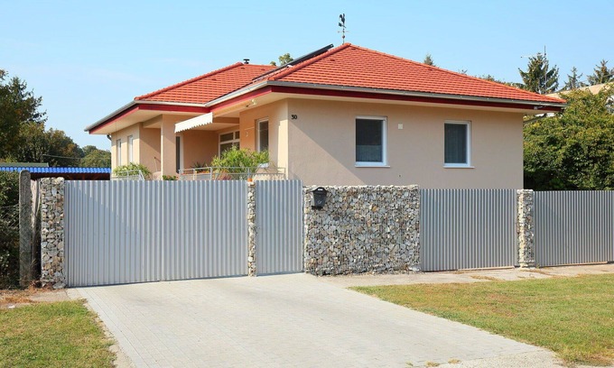 Balatonszemes Apartment | Nice apartment for 6 guests with WIFI, hot tub, TV and terrace