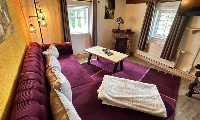 Grossschoenau Apartment | Nice apartment for 12 guests with WIFI, hot tub, TV, patio and pets allowed