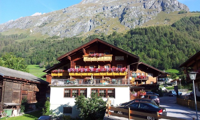 Pragraten Apartment | Nice apartment for 13 people with WIFI, TV, balcony and pets allowed