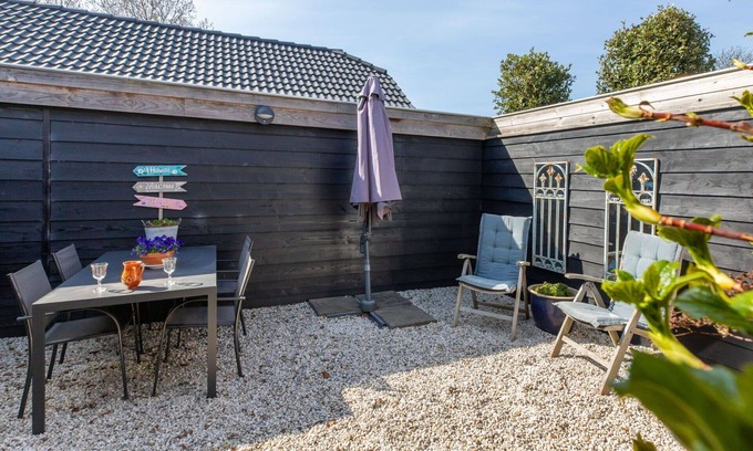 Vlissingen Apartment | Nice apartment for 2 people with WIFI, TV, pets allowed and parking
