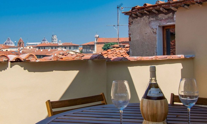 Pisa City Centre Apartment | Nice apartment for 2 people with WIFI, A/C, TV, terrace and pets allowed