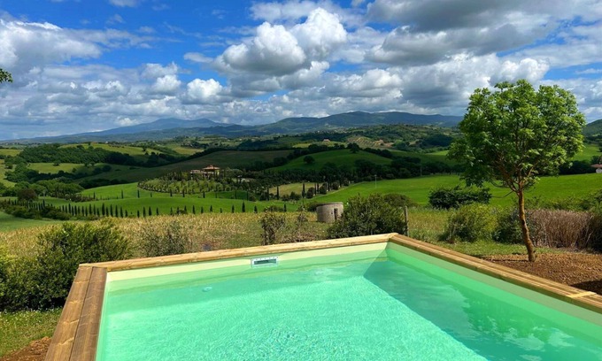 Cinigiano Apartment | Nice apartment for 4 guests with A/C, pool, TV, pets allowed and parking