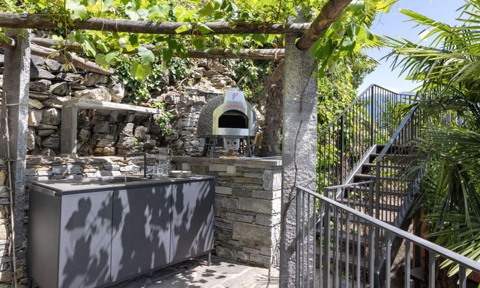 Locarno Apartment | Nice apartment for 4 people with WIFI, A/C, TV, patio and panoramic view