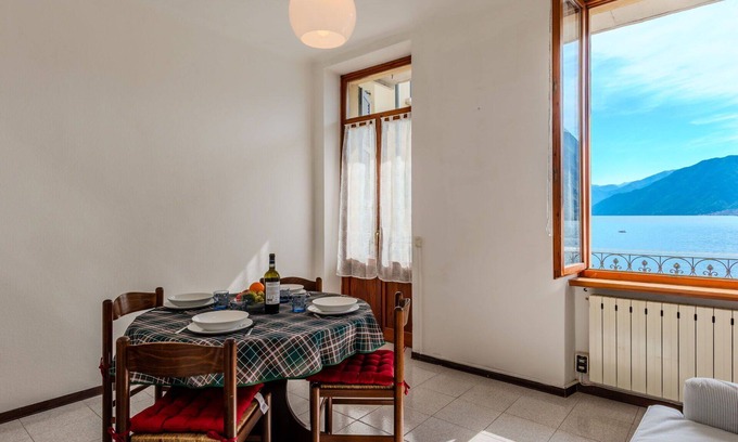 Argegno Apartment | Nice apartment for 4 people with balcony and pets allowed