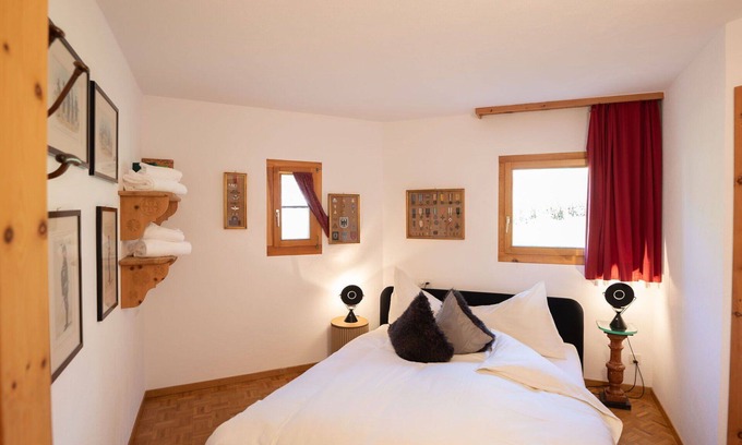 Surlej Apartment | Nice apartment for 4 people with WIFI, TV, terrace and pets allowed