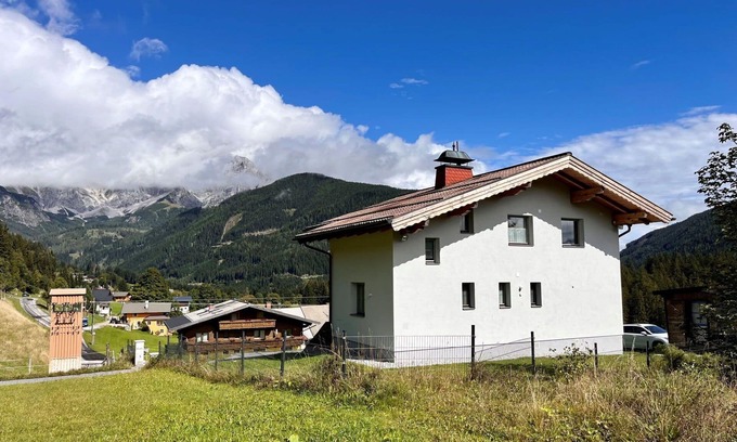 Filzmoos Apartment | Nice apartment for 5 people with WIFI, TV, balcony, pets allowed and parking