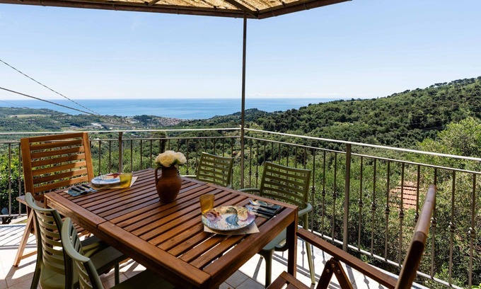 Lingueglietta Apartment | Nice apartment for 5 people with WIFI and terrace