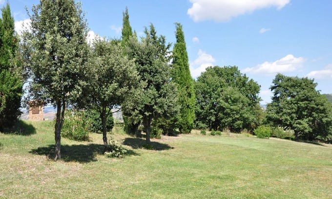 Il Poggio Apartment | Nice apartment for 6 guests with pool, WIFI, TV, patio, pets allowed and panoramic view