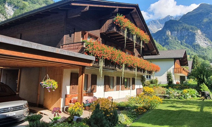 Elm Apartment | Nice apartment for 7 people with WIFI, TV, patio and panoramic view