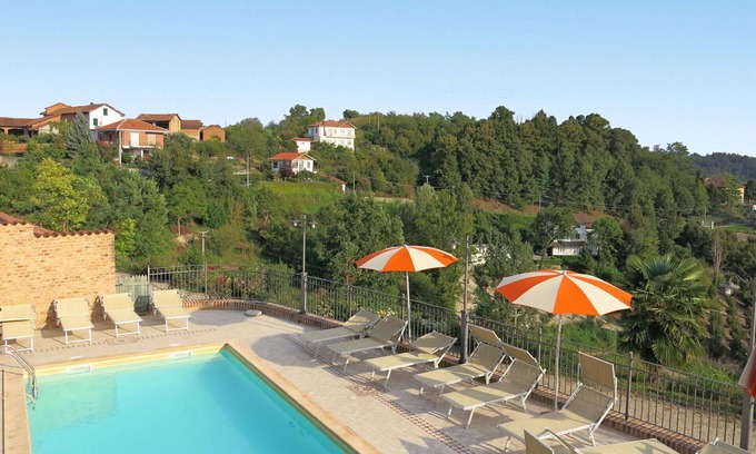 Cossombrato Apartment | Nice apartment for 3 guests with pool, WIFI, TV, patio, pets allowed and parking