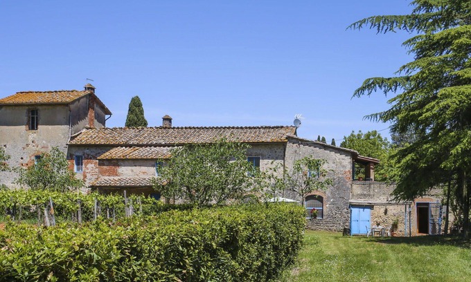 Monteriggioni Villa | Nice apartment in villa with WIFI, pool, TV, patio, pets allowed and panoramic view