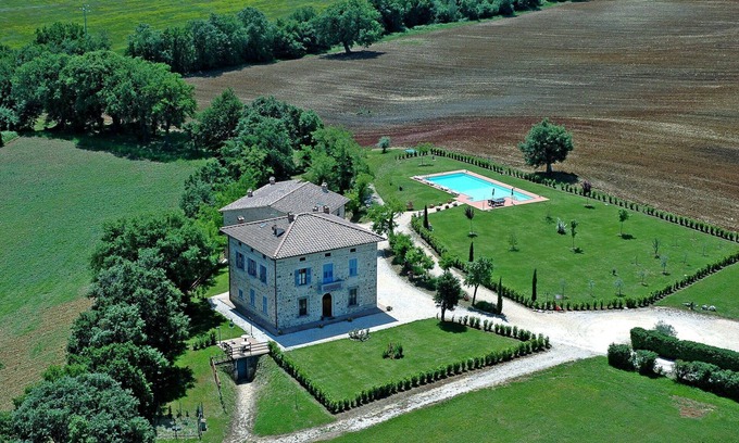 Casole d'Elsa House | Nice apartment in villa for 4 people with WIFI, pool, TV, patio and panoramic view