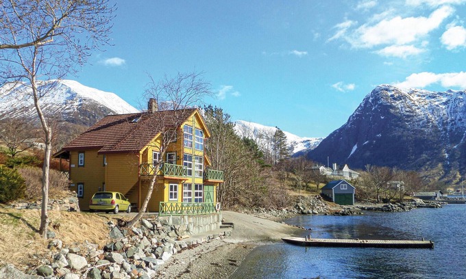 Rosendal Apartment | Nice apartment in Rosendal with sauna